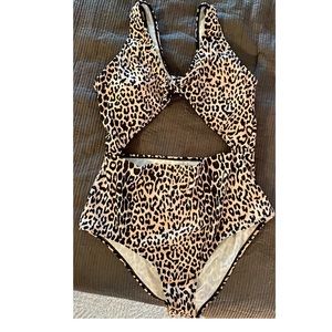 NWOT cut out one piece swimsuit!